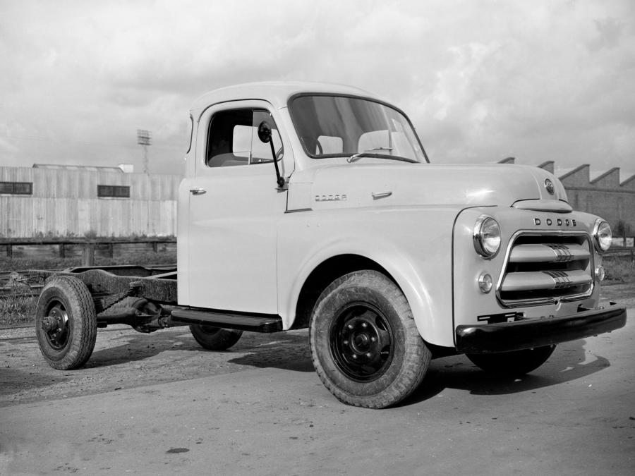  Dodge 2-26 AD Chassis Cab 1955 года  (фото 1 из 1)